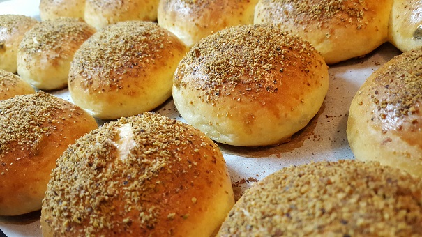 BRIOCHES SALATE DI PURA SEMOLA CON PARMIGIANO E PISTACCHI