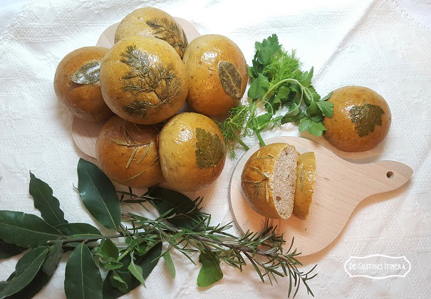 PANINI ALL'OLIO CON ORZO ED ERBE AROMATICHE