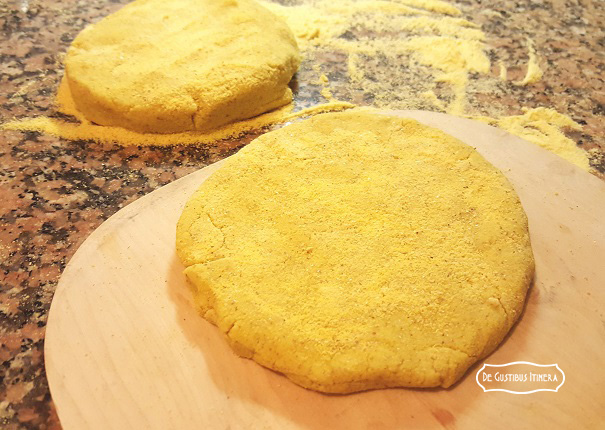 PIZZA E MINESTRA ALLA MOLISANA, OVVERO FOCACCIA DI GRANOTURCO CON VERDURE CAMPESTRI