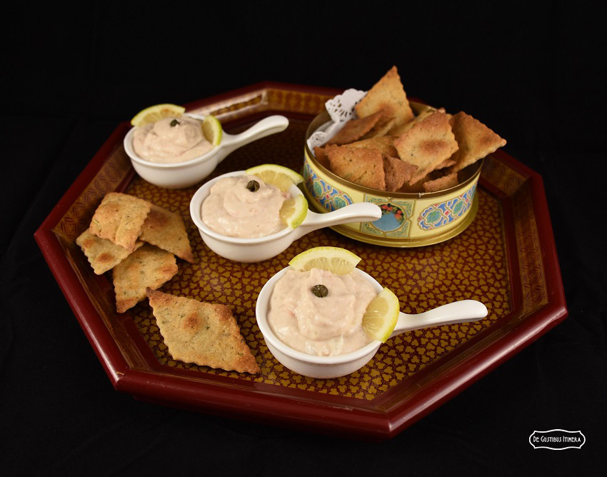 PATÉ DI SPIGOLA CON CRACKERS AI CECI ED ERBE DI PROVENZA