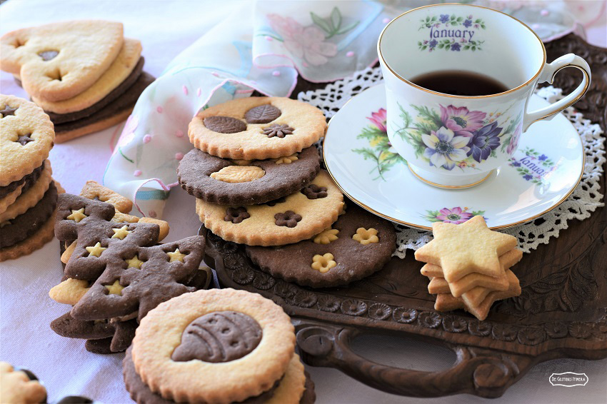 FROLLINI BICOLORI INTAGLIATI