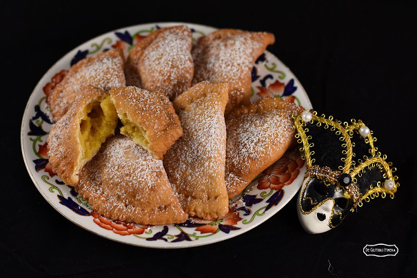 RAVIOLI DOLCI DI CARNEVALE CON CREMA DI CECI